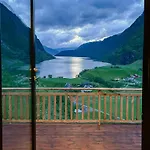 Vakantiehuis Renovated With Views Over Breimsvatnet *