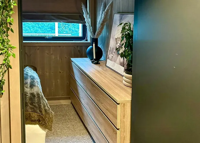 Renovated With Views Over Breimsvatnet